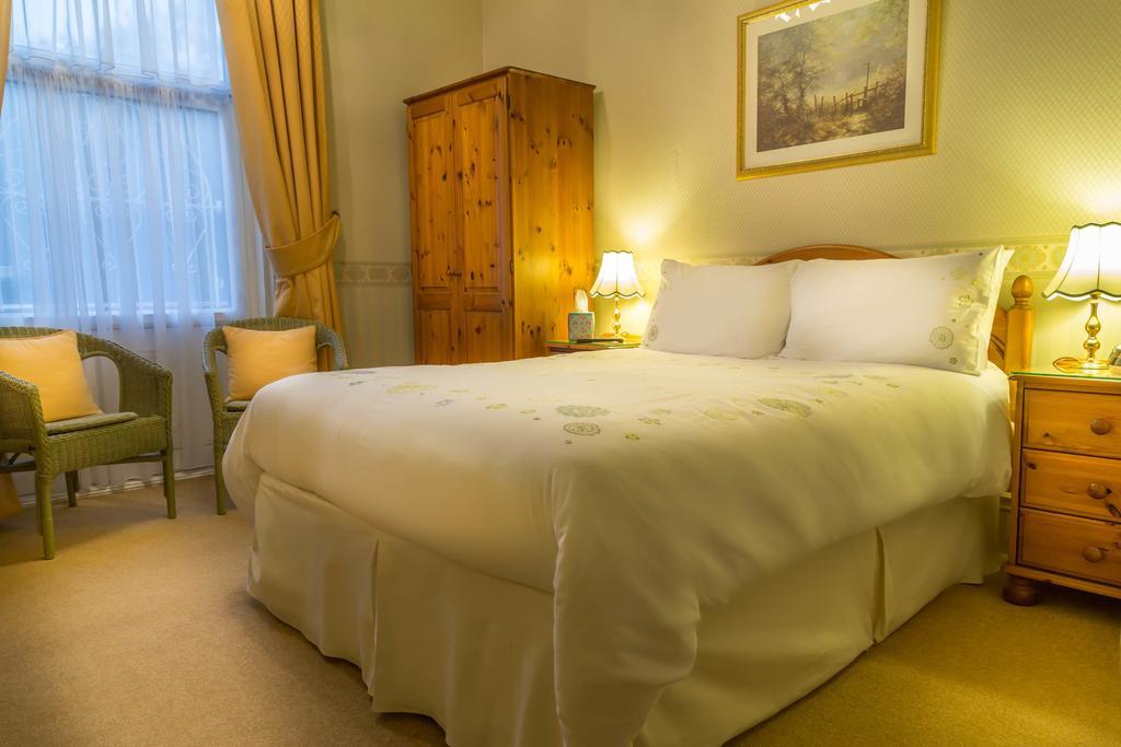 Balincourt Hotel Bournemouth Exterior photo A bedroom at the hotel