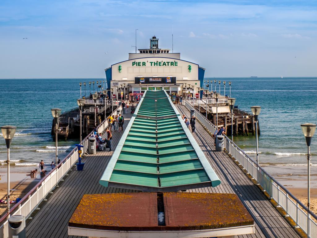 Balincourt Hotel Bournemouth Exterior photo The pier theatre