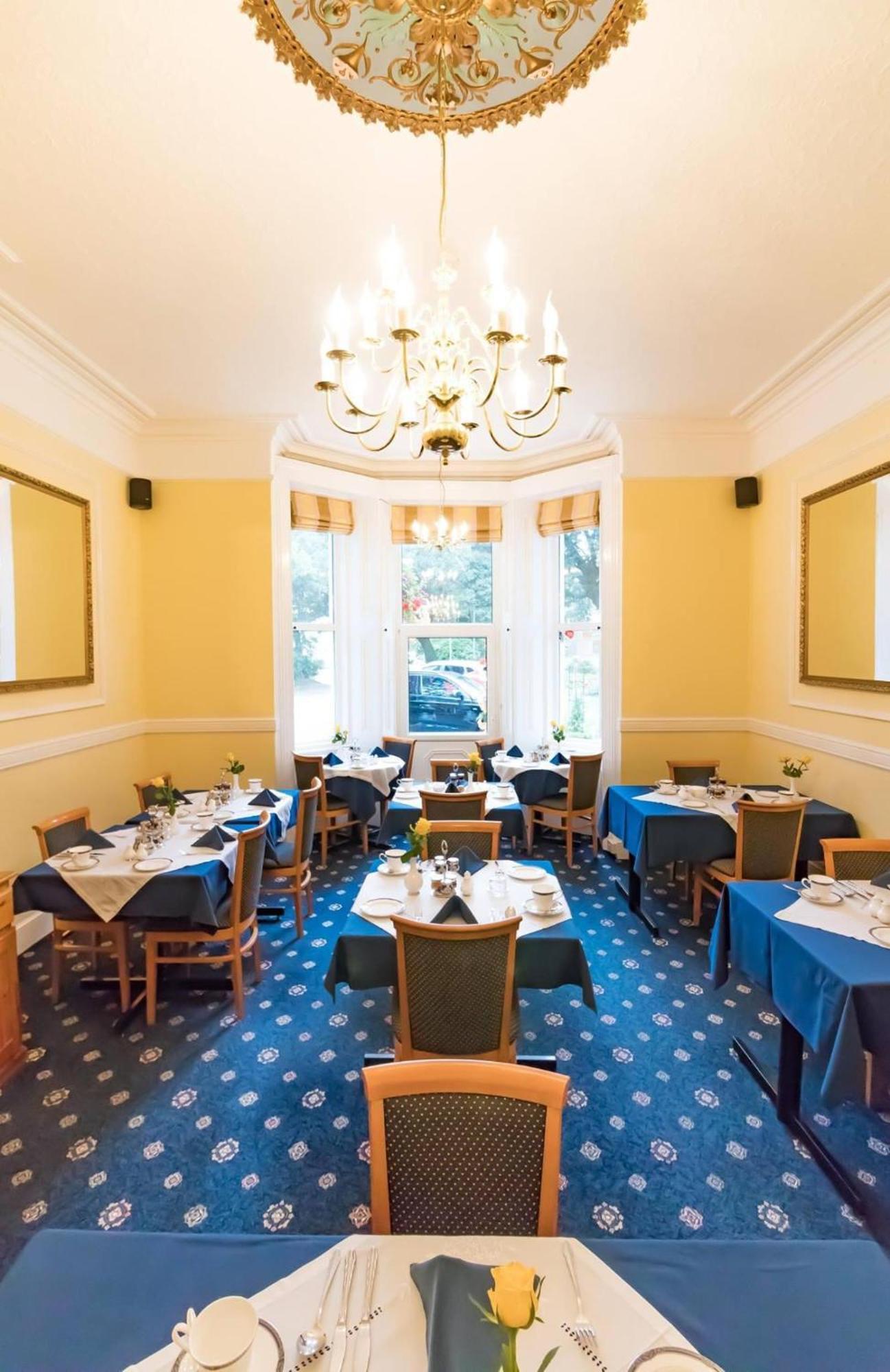Balincourt Hotel Bournemouth Exterior photo The dining room at the hotel
