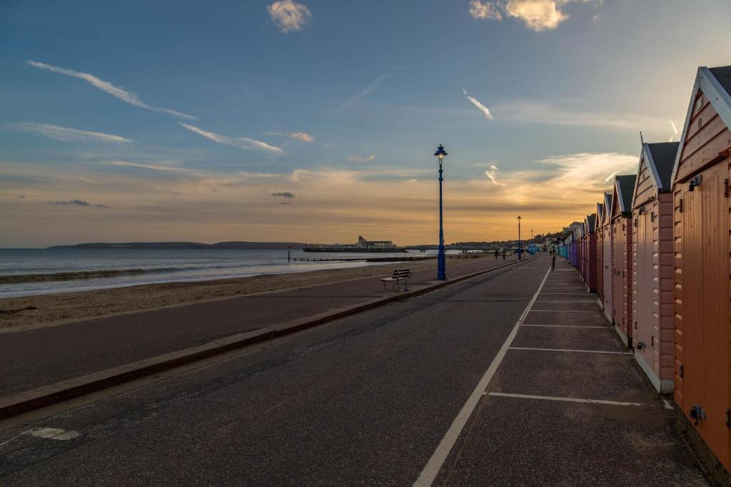 Balincourt Hotel Bournemouth Exterior photo The beach at Portrush