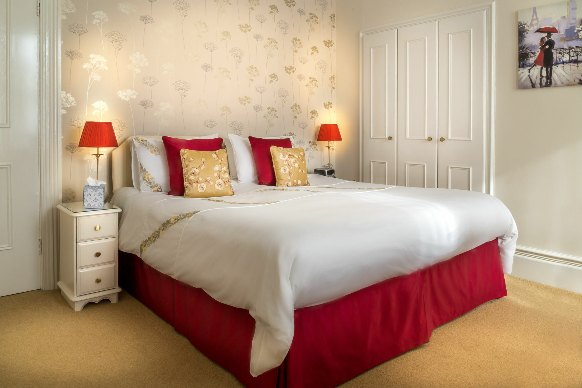 Balincourt Hotel Bournemouth Exterior photo A bed with a bed skirt