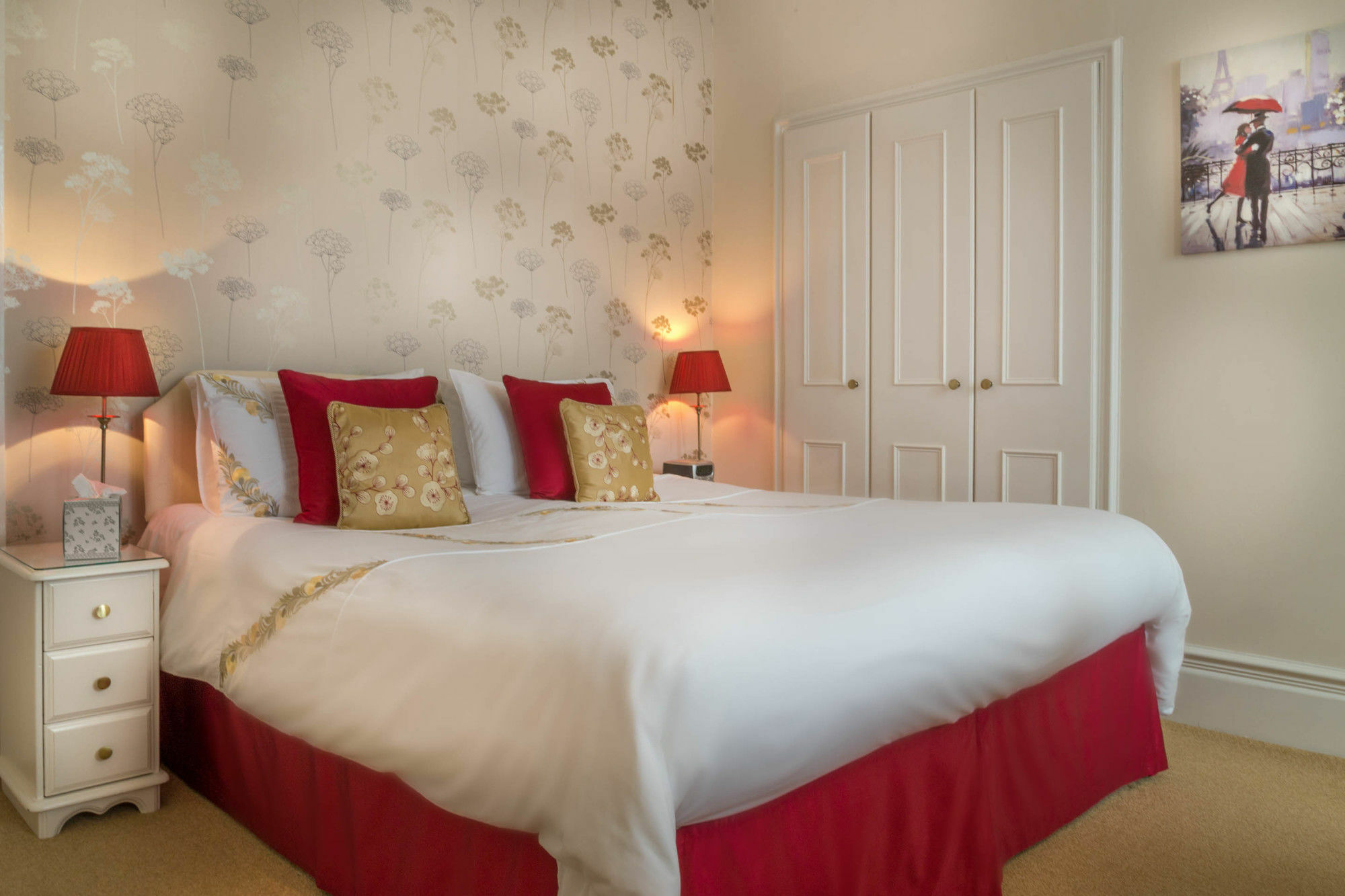 Balincourt Hotel Bournemouth Exterior photo A bed with a bed skirt