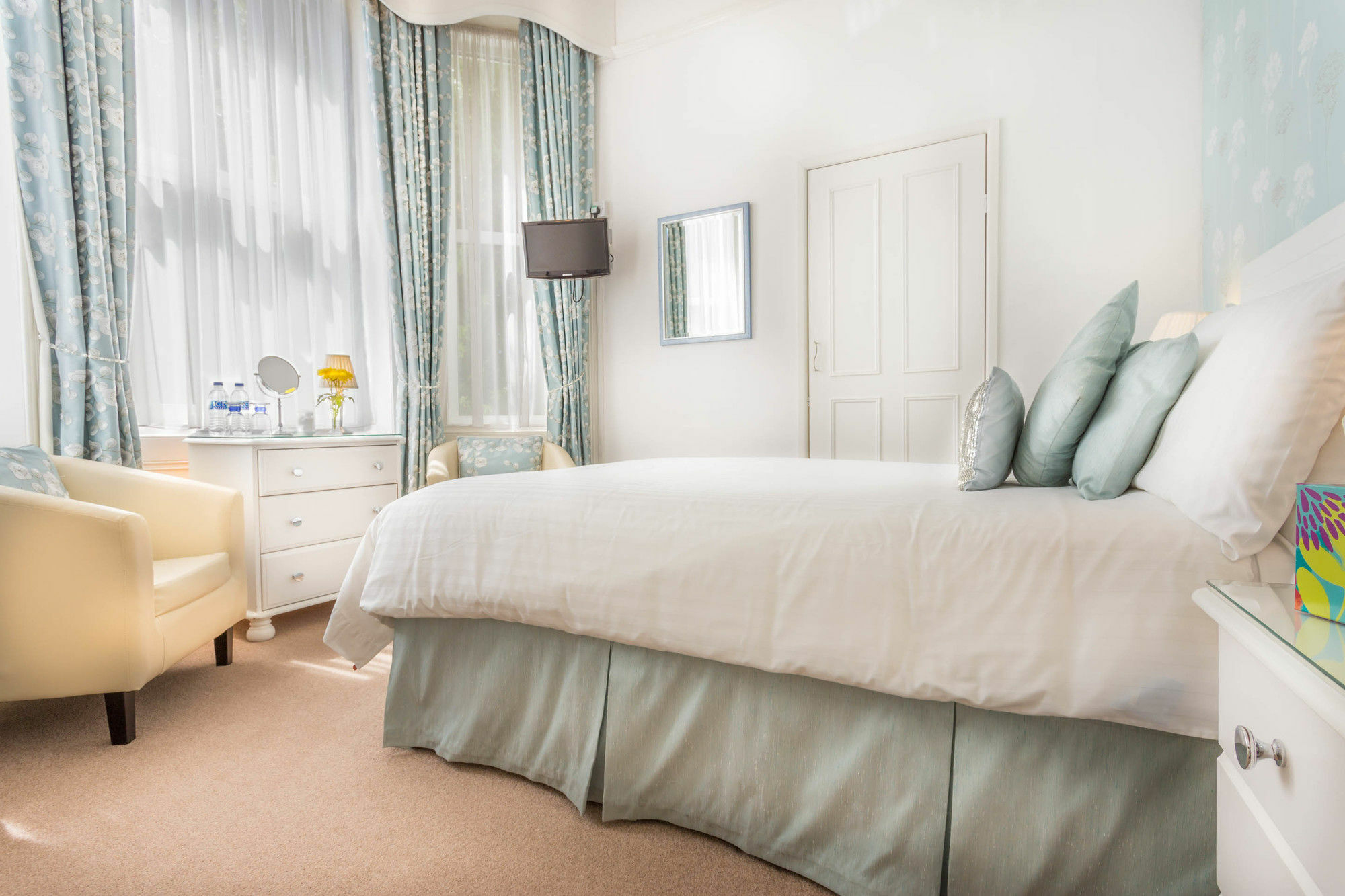 Balincourt Hotel Bournemouth Exterior photo A bedroom at the hotel